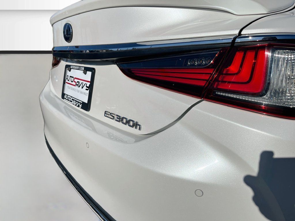 Used 2019 Lexus ES 300h w/ Premium Package FWD image 34