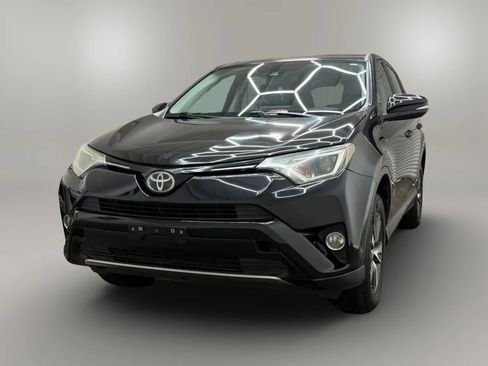 Used 2018 Toyota RAV4 XLE w/ Carpet Mat Package FWD image 3