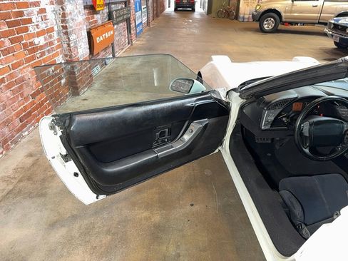 Used 1990 Chevrolet Corvette Coupe RWD image 9