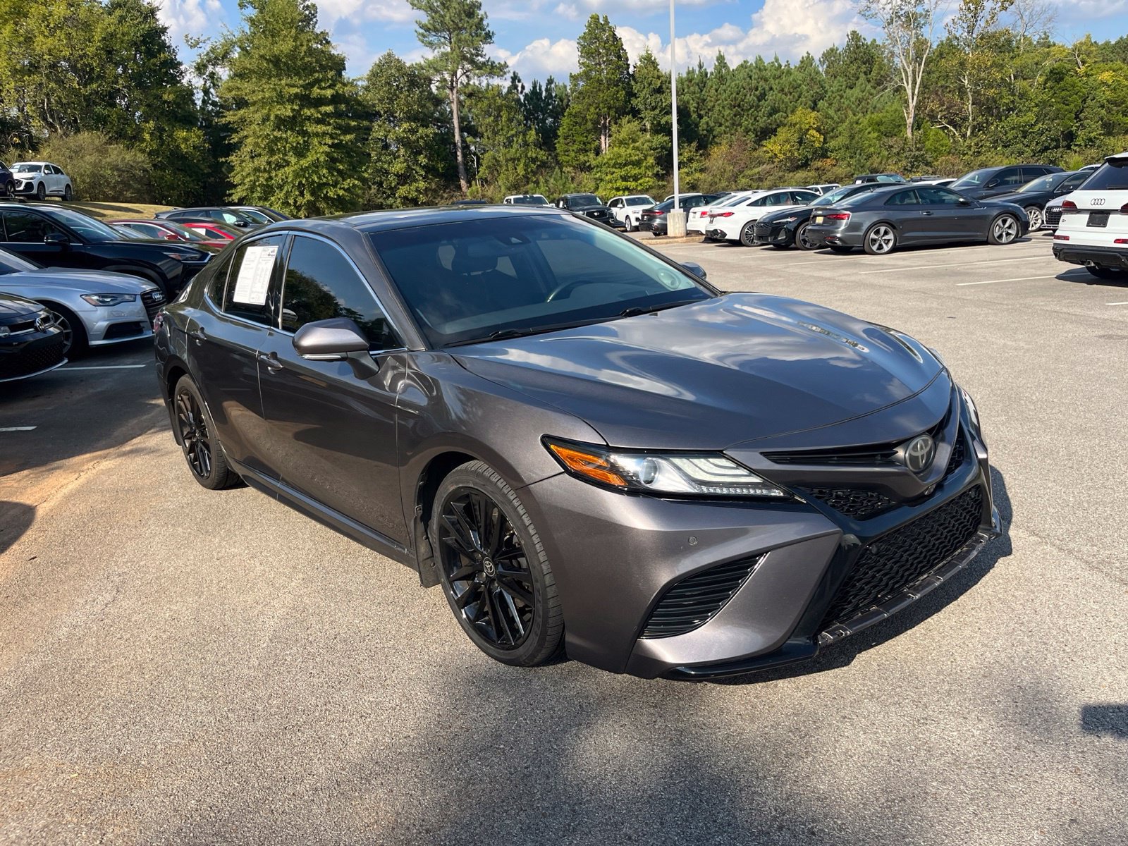 Used 2018 Toyota Camry XSE FWD image 3