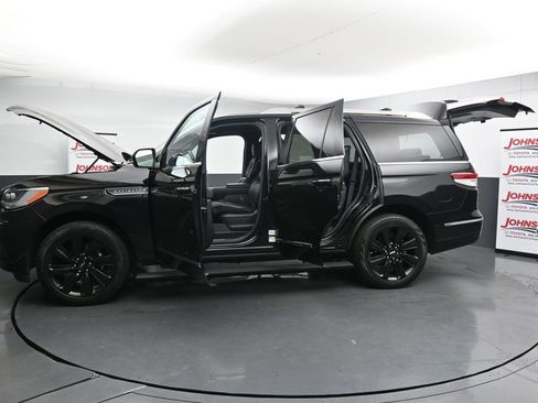 Used 2022 Lincoln Navigator Reserve image 28