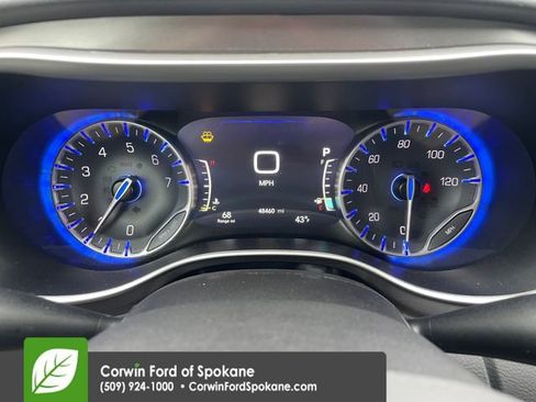 Used 2024 Chrysler Pacifica Touring-L image 29