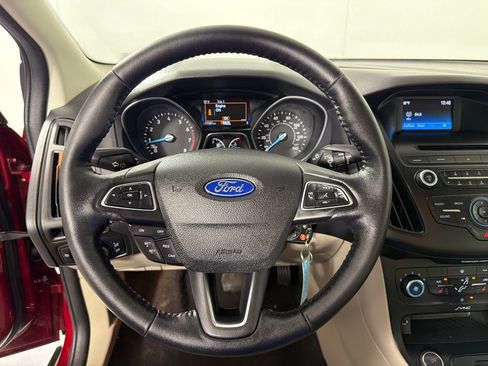Used 2015 Ford Focus SE w/ SE Cold Weather Package FWD image 14