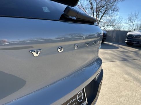 Certified 2025 Volvo XC40 B5 Core image 37