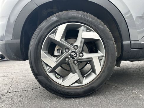 Used 2023 Hyundai Venue Limited FWD image 18