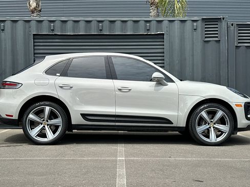Certified 2022 Porsche Macan AWD/4WD image 9