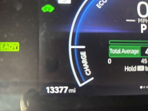 Used 2025 Toyota Camry SE w/ Convenience Package image 10