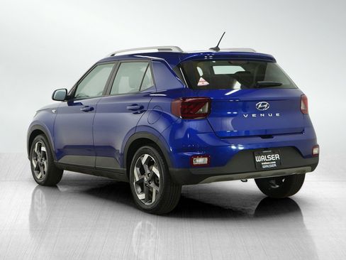 Used 2023 Hyundai Venue Limited image 3