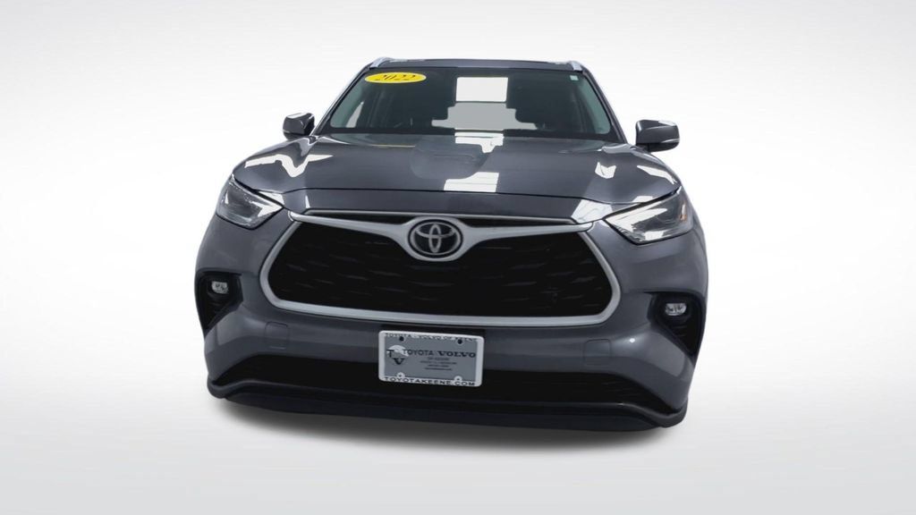Used 2022 Toyota Highlander XLE AWD/4WD image 21