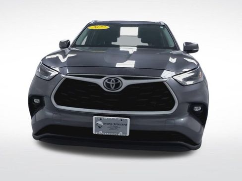 Used 2022 Toyota Highlander XLE AWD/4WD image 21