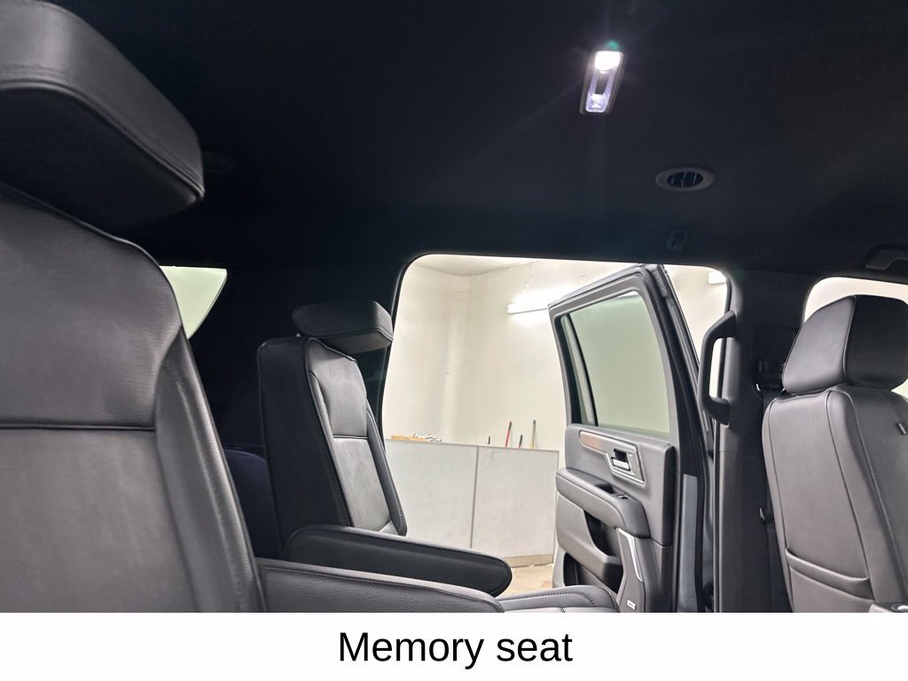 Used 2025 GMC Yukon XL Denali AWD/4WD image 28