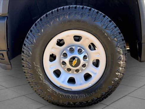 Used 2025 Chevrolet Silverado 2500 W/T image 11