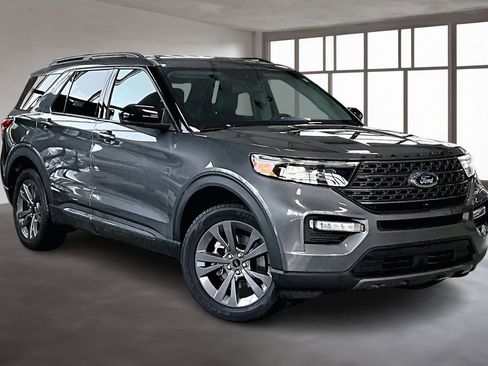 Used 2022 Ford Explorer XLT w/ Equipment Group 202A image 13