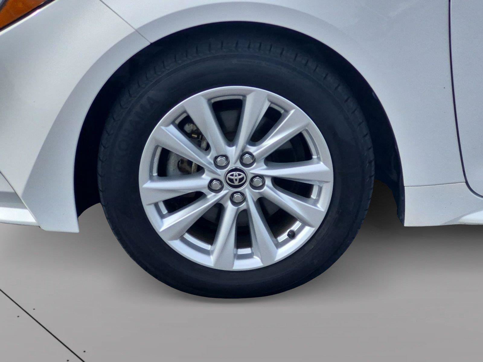 Used 2024 Toyota Corolla LE w/ LE Convenience Package FWD image 30
