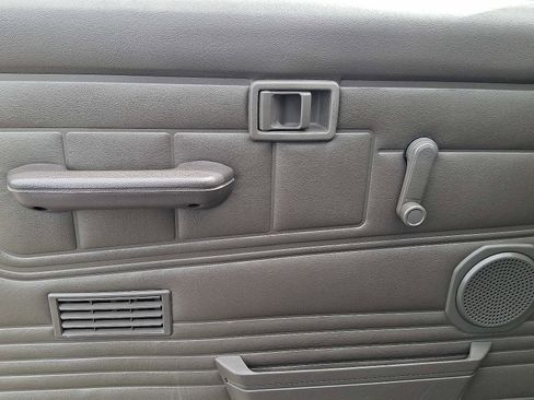 Used 1991 Nissan Pickup 2WD King Cab image 17