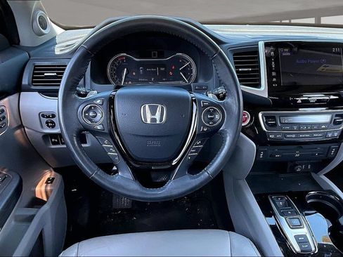 Used 2017 Honda Pilot Touring image 8