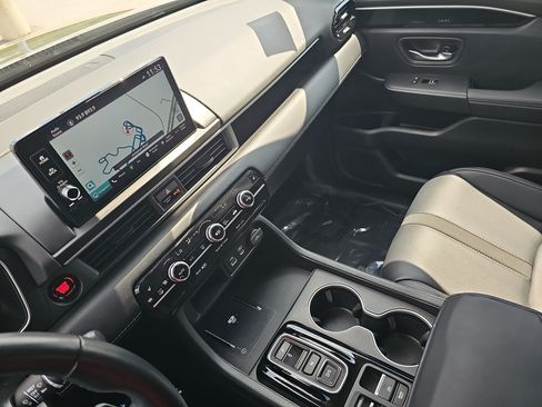 Used 2025 Honda Pilot Touring image 25