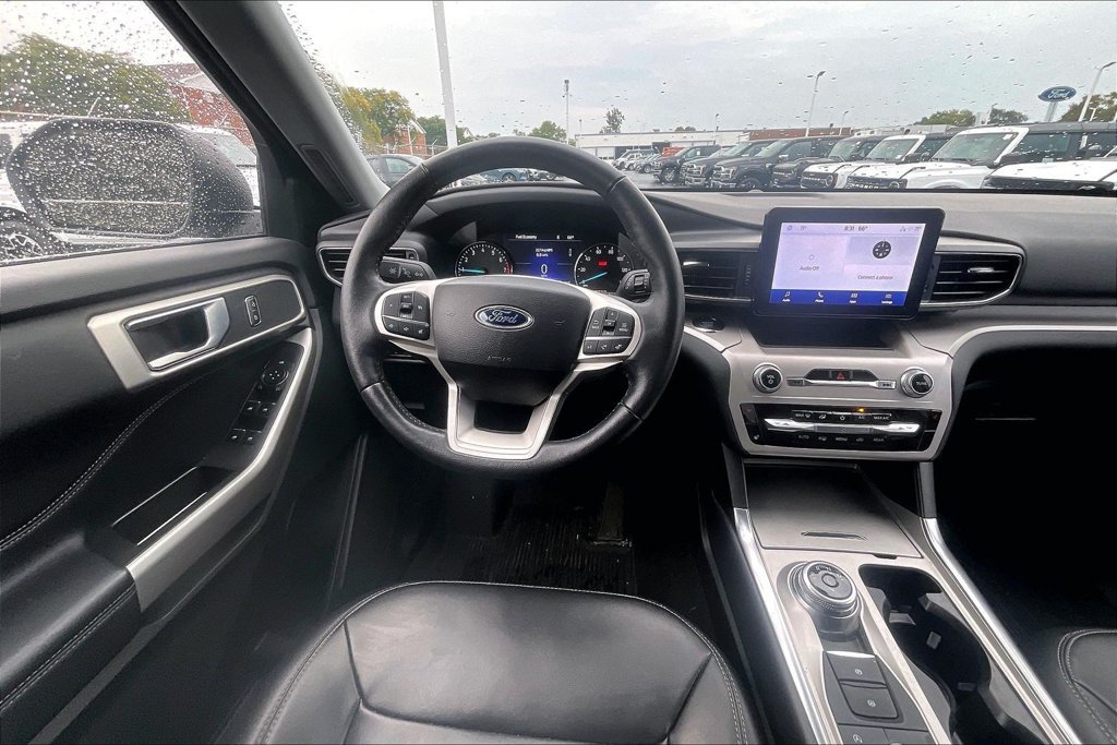Used 2024 Ford Explorer XLT w/ Equipment Group 202A AWD/4WD image 4