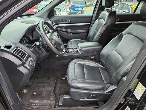 Used 2016 Ford Explorer XLT w/ Equipment Group 202A AWD/4WD image 18