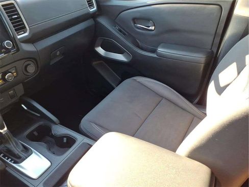 Used 2022 Nissan Frontier SV w/ Technology Package image 13