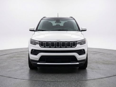 Used 2025 Jeep Compass Limited AWD/4WD image 2