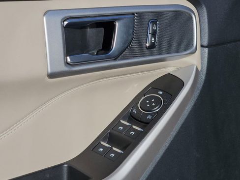 Used 2023 Ford Explorer XLT image 27