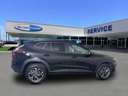 Used 2024 Chevrolet Trax LT w/ Driver Confidence Package FWD image 9