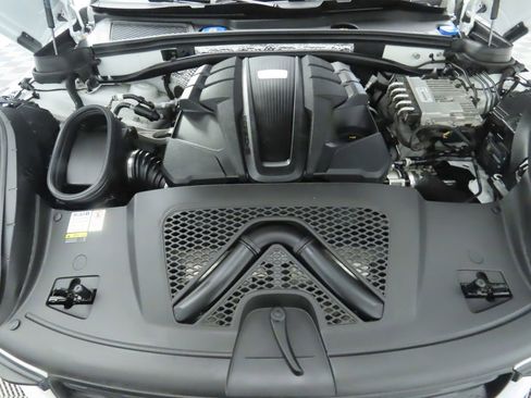 Used 2022 Porsche Macan S image 30
