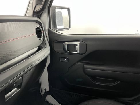 Used 2024 Jeep Gladiator Rubicon w/ Safety Group image 11