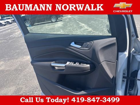 Used 2017 Ford Escape SE FWD image 19