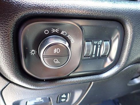 Used 2019 RAM 1500 Laramie AWD/4WD image 18