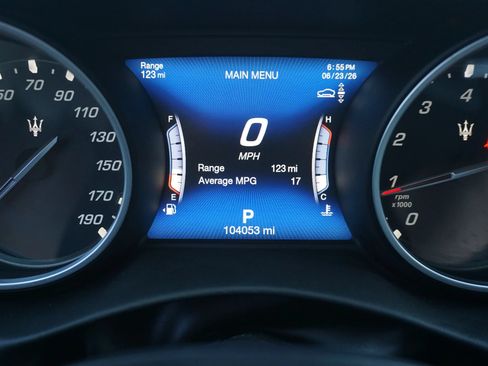 Used 2018 Maserati Levante GranLusso AWD/4WD image 13