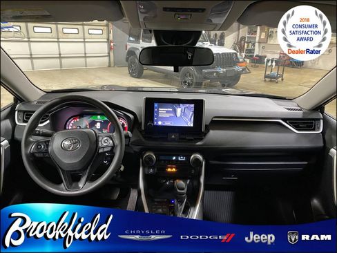 Used 2025 Toyota RAV4 LE AWD/4WD image 15