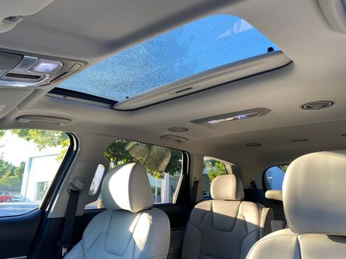 Used 2025 Kia Telluride S FWD image 25