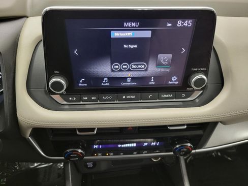 Used 2025 Nissan Rogue SV image 8