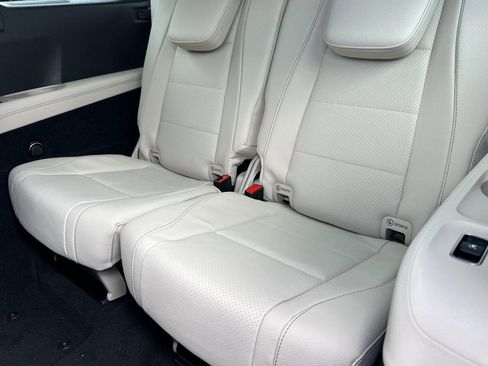 New 2026 Mercedes-Benz GLS 450 4MATIC image 28