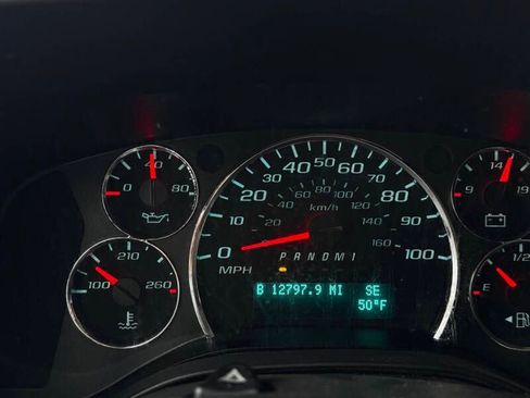 Used 2019 Chevrolet Express 2500 w/ Driver Convenience Package RWD image 12