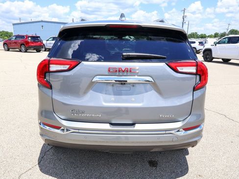 Used 2023 GMC Terrain Denali w/ Denali Premium Package AWD/4WD image 4