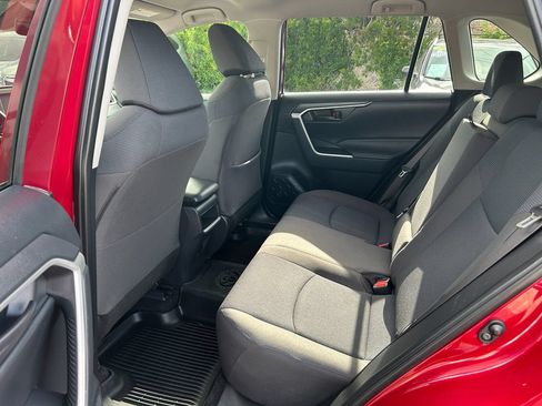 Used 2019 Toyota RAV4 LE w/ All Weather Liner Package AWD/4WD image 18