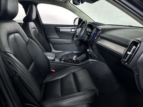 Used 2024 Volvo XC40 B5 Plus AWD/4WD image 29