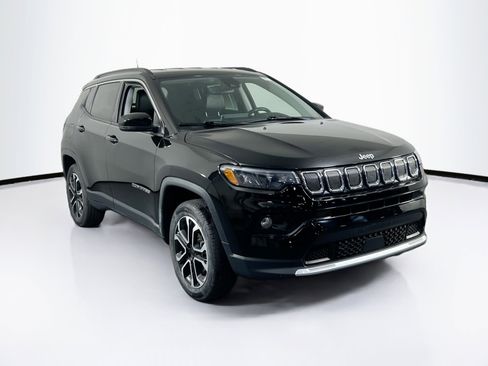 Used 2022 Jeep Compass Limited image 3