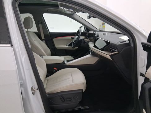 Certified 2025 Audi Q5 Premium w/ Convenience Package image 32