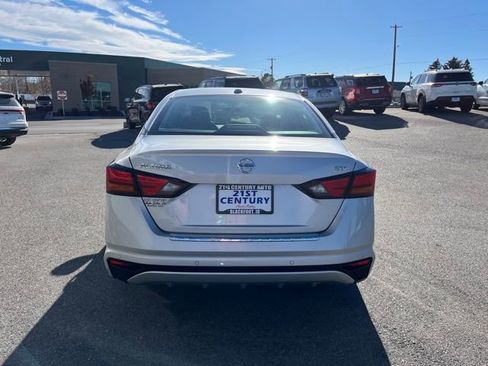 Used 2022 Nissan Altima 2.5 SV FWD image 11