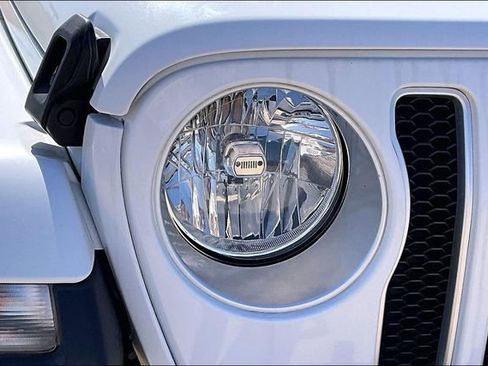 Used 2020 Jeep Wrangler Unlimited Sahara image 31