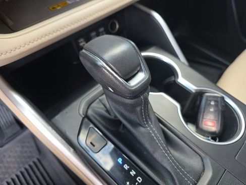 Used 2023 Toyota Highlander XLE FWD image 24