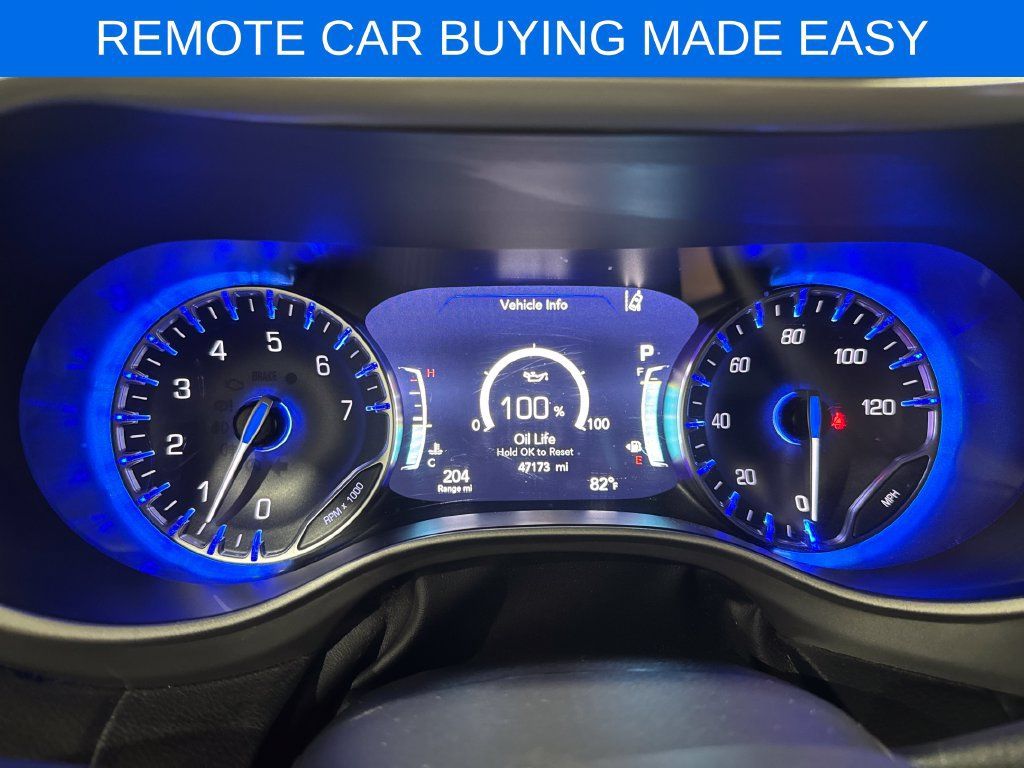 Used 2025 Chrysler Pacifica Select FWD image 8