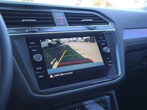 Used 2022 Volkswagen Tiguan SE image 22