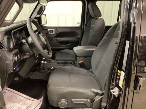 Used 2025 Jeep Wrangler Unlimited Rubicon 4xe w/ Safety Group image 13