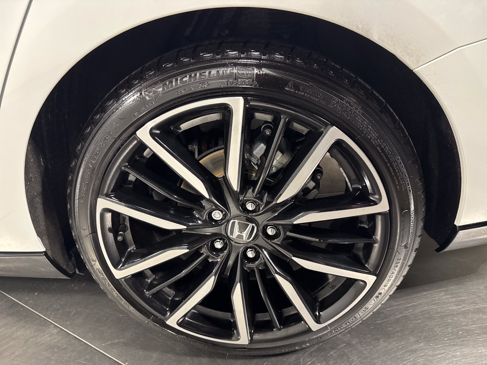 Used 2025 Honda Accord Touring image 2