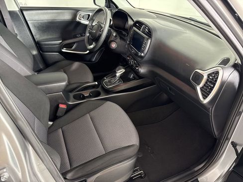 Used 2023 Kia Soul LX w/ Option Group 015 FWD image 19